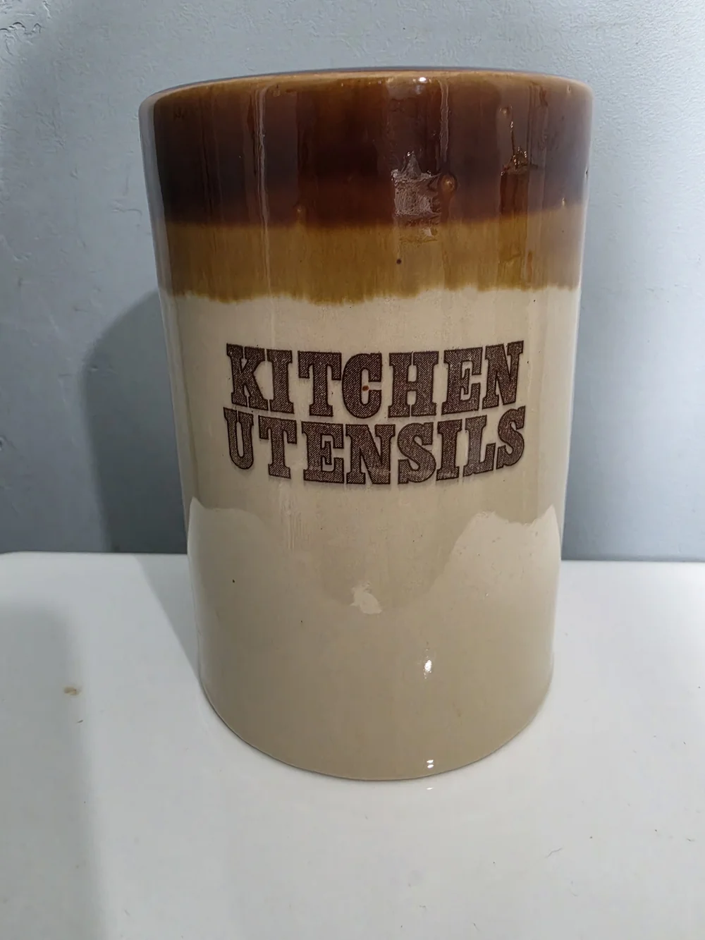 Ceramic Kitchen Utensil Crock in Brown and Cream